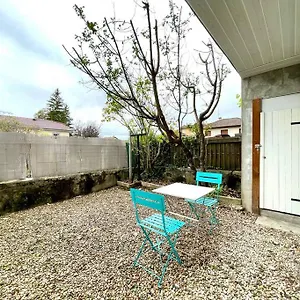 https://grand-studio-chez-soi-queen-size-bed-terrasse.hotels-rhonealpes.com